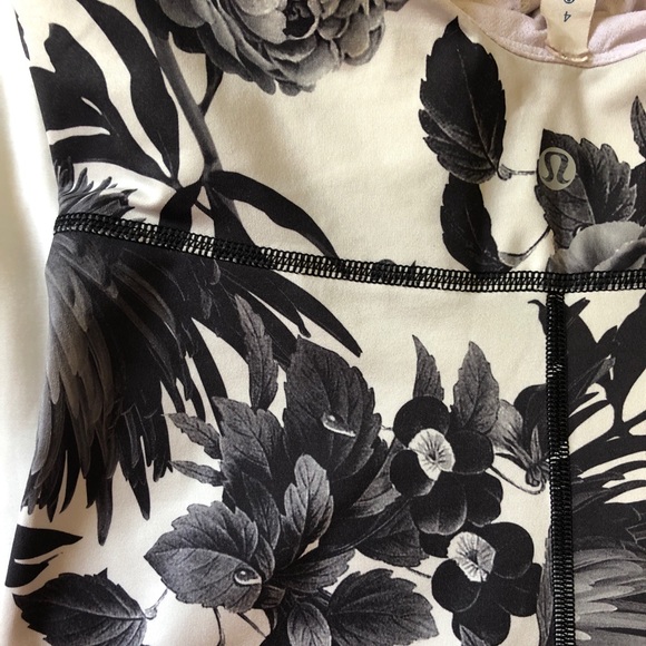 Lululemon aria tank in brisk bloom black/white - Picture 12 of 13